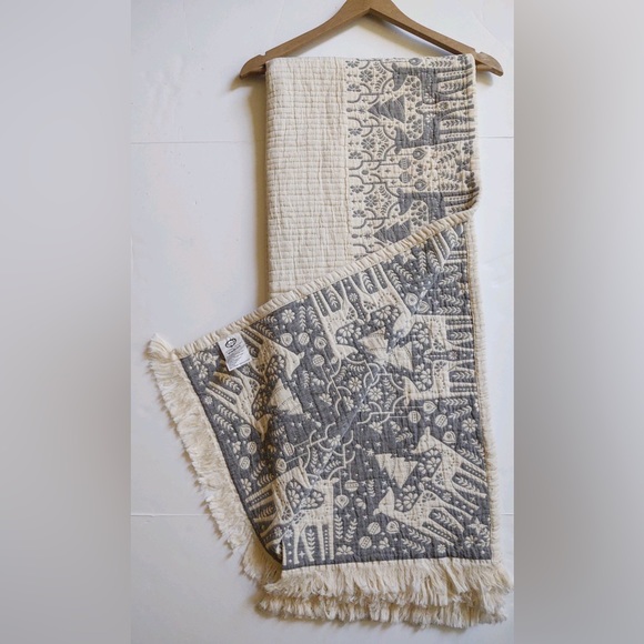 🎁PiuBelle Throw Blanket - Holiday Icons -Oatmeal & Charcoal- PiuBelle Christmas - Picture 5 of 11